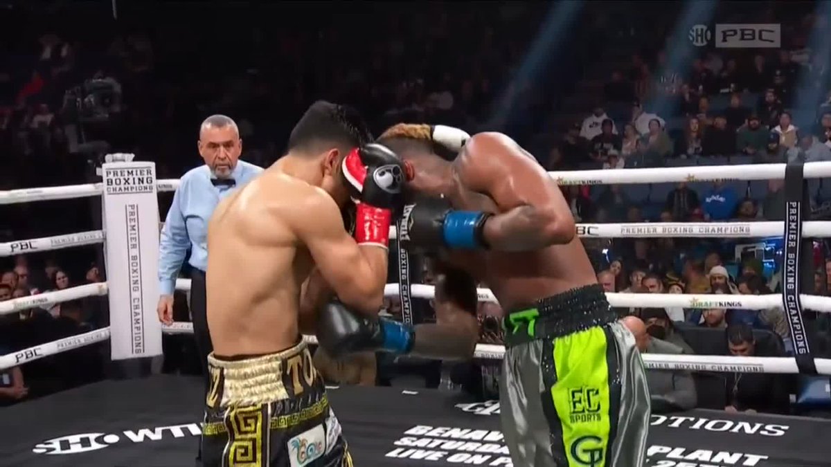 Catching our breath after that all-out slugfest! 😮‍💨 Armando Reséndiz threw 780 punches en route to a 10th-round TKO over Hurd #FigueroaMagsayo is NEXT on SHOWTIME #HurdResendiz