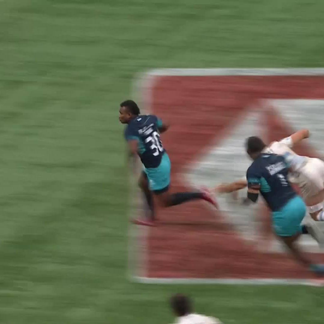 Jerry Tuwai, coming through 👋 It's Fiji who strike first in their quarter-final match! #HSBC7s | #Canada7s