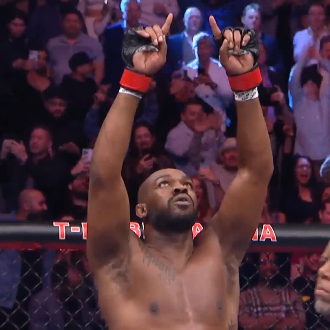 HE REALLY DID MAKE IT LOOK EASY! 😱 JON JONES IS THE GREATEST OF ALL TIME. 🐐 #UFC285