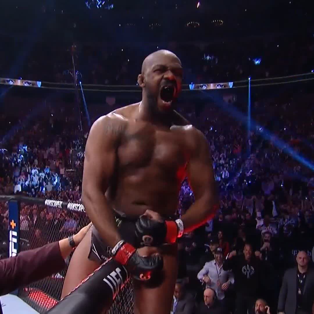 THE GREATEST OF ALL TIME IS NOW THE HEAVYWEIGHT WORLD CHAMP 🏆 JON JONES SUBMITS CIRYL GANE!! #UFC285