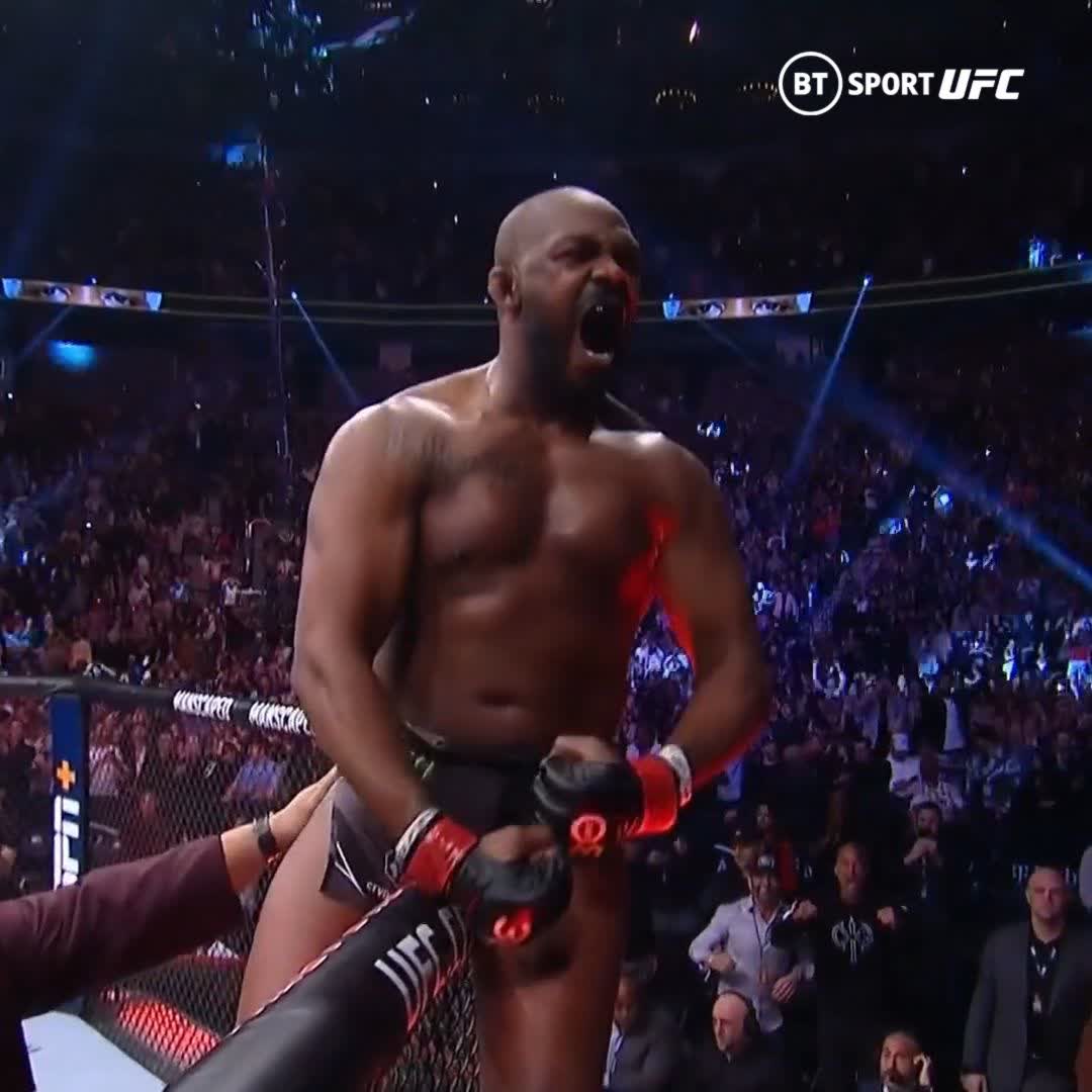 JON JONES GETS IT DONE IN ONE! 🐐 #UFC285