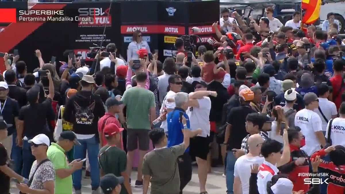 Fair to say this fan is enjoying #WorldSBK at Mandalika 🎉 #IDNWorldSBK 🇮🇩