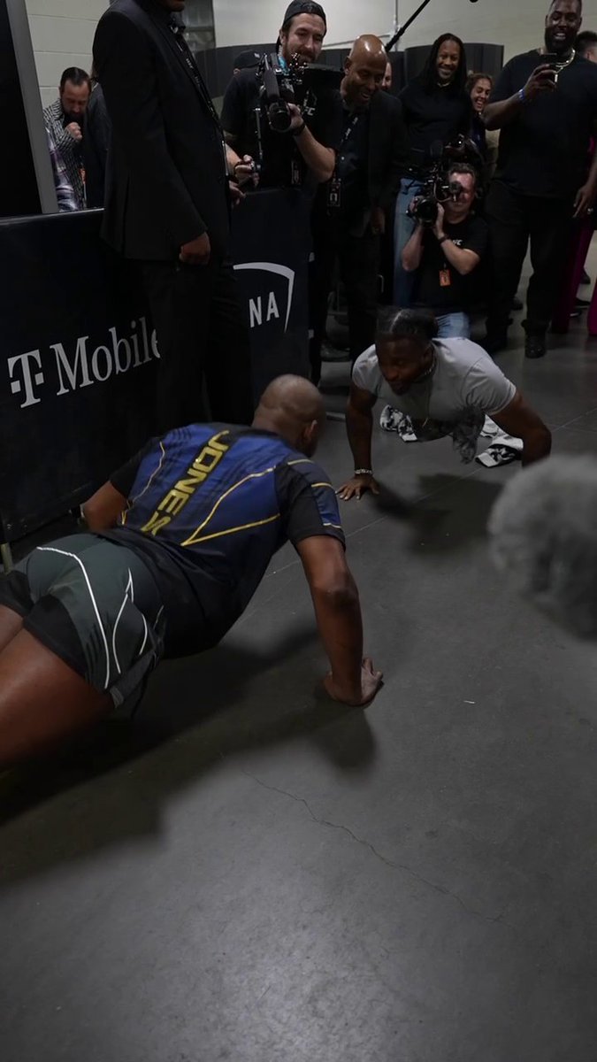 Jon Jones vs. Zion Clark for the ultimate push-up championship 💪👀 #UFC285