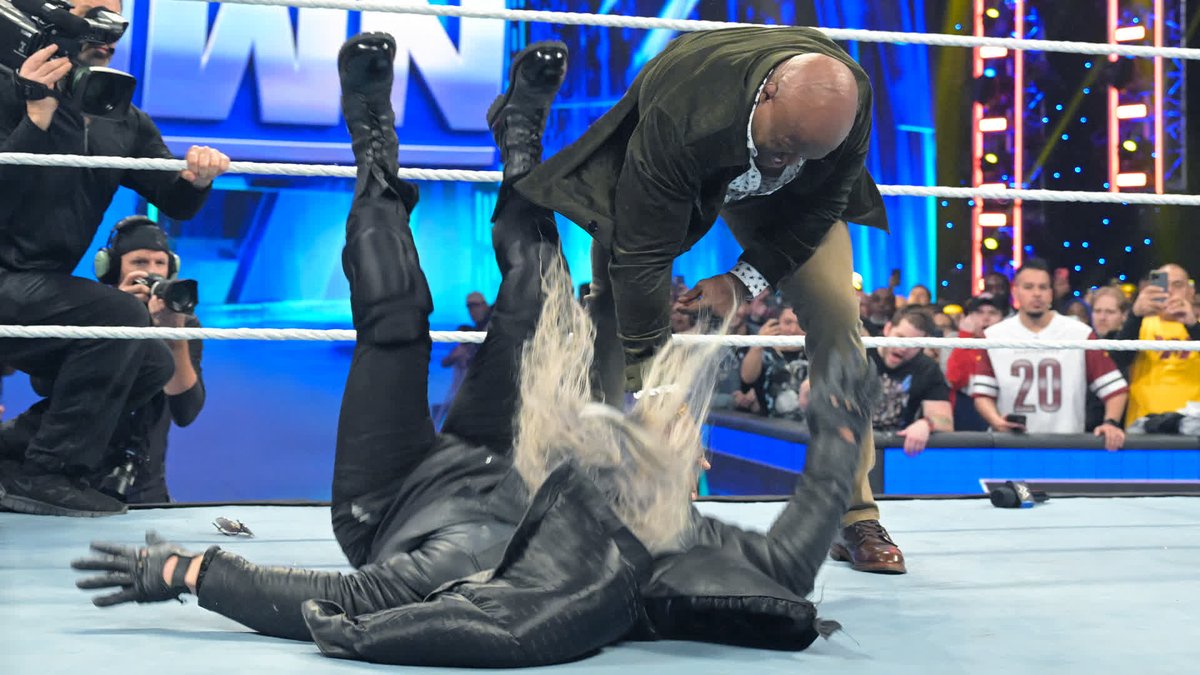 The All Mighty Bobby Lashley comes to #SmackDown to call out Bray Wyatt and ends up brawling with Uncle Howdy.