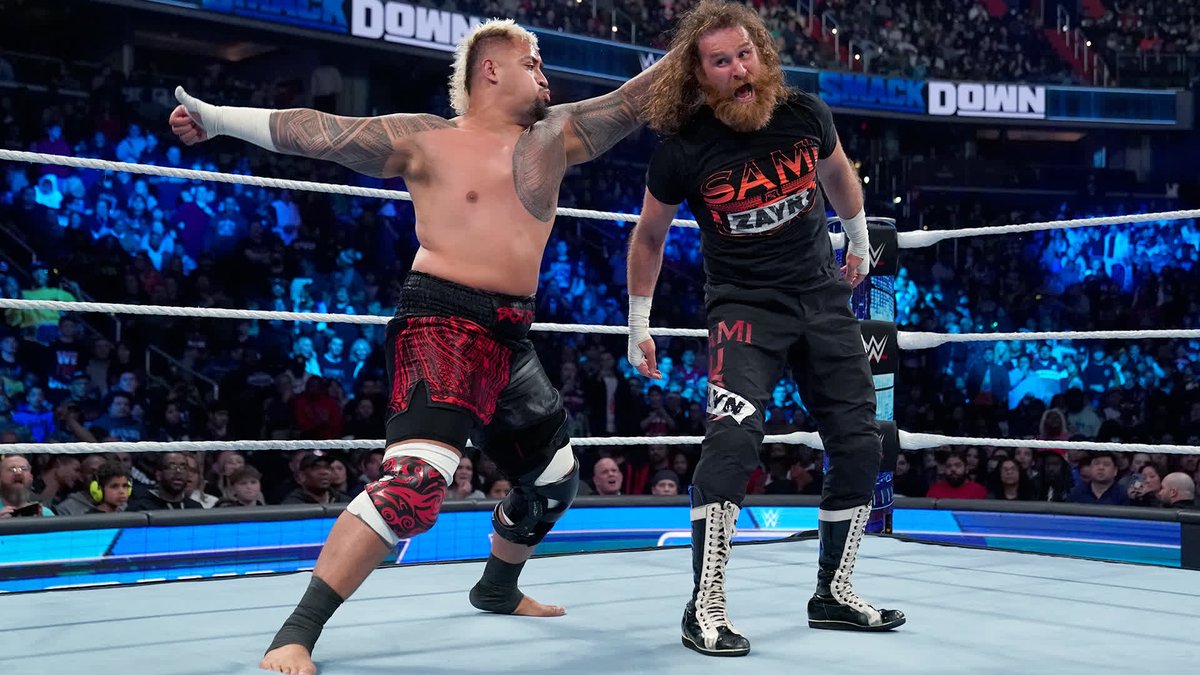 .Sami Zayn goes one-on-one with Solo. #SmackDown