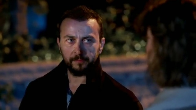 "Ben o kadar çok bekledim ki, olmayacak şeylerin olmasını bekledim, gelmeyeceklerin gelmesini bekledim. Seni de beklerim ben Leyla, iyi biri olmanı beklerim..."