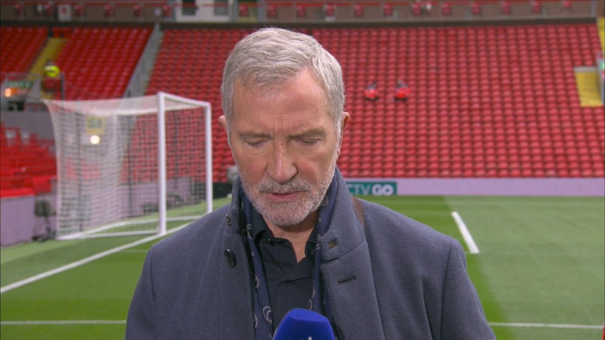 Graeme Souness has cracked already. Just look at Keane and Neville's reaction. 🤣👏 🎥 Football Daily