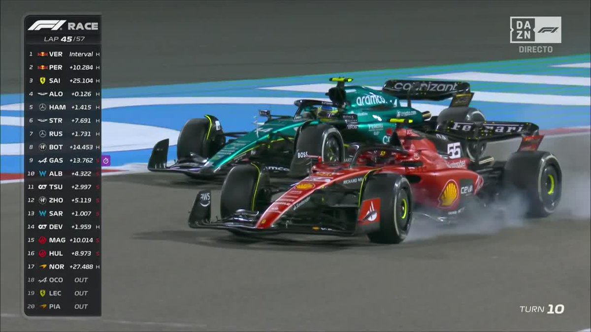 ¡QUÉ PRECIOSA BATALLA! ¡QUÉ FORMA DE LUCHAR AL LÍMITE! El adelantamiento de Fernando Alonso a Carlos Sainz que le pone en posición de PODIO ¿PERO QUÉ LOCURA ES ESTA? #BahreinDAZNF1 🇧🇭