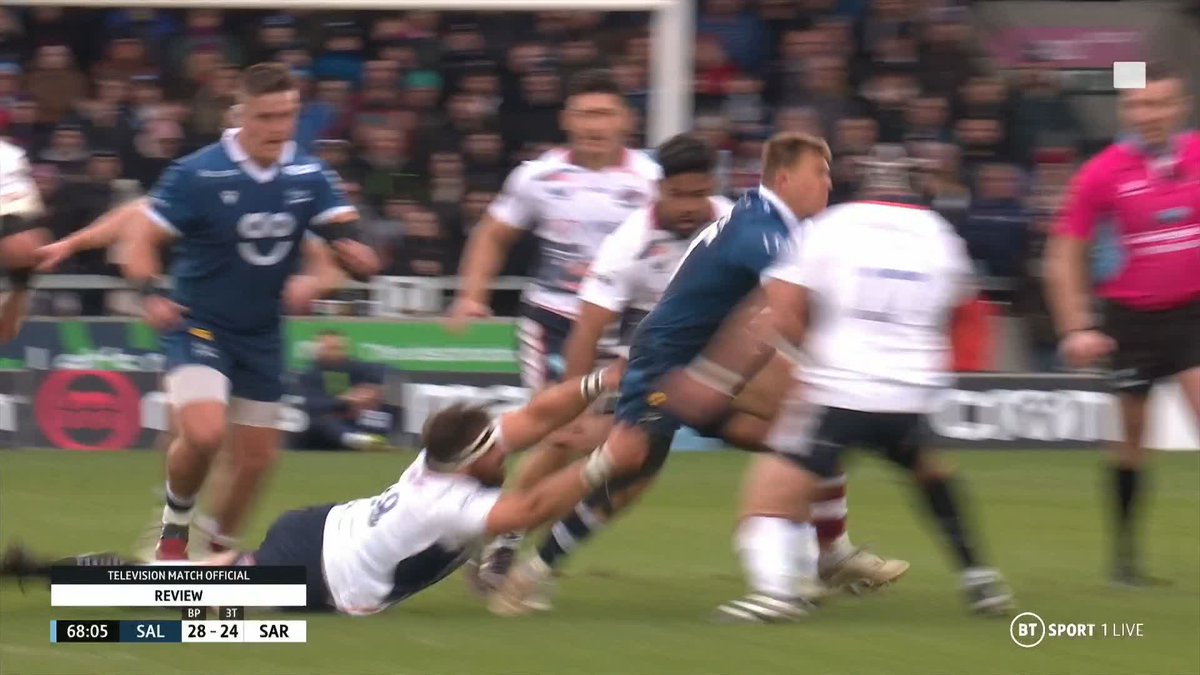 Red card! 🟥 Saracens Rugby Club go a man down 🔻 Robin Hislop is dismissed for foul play. #GallagherPrem