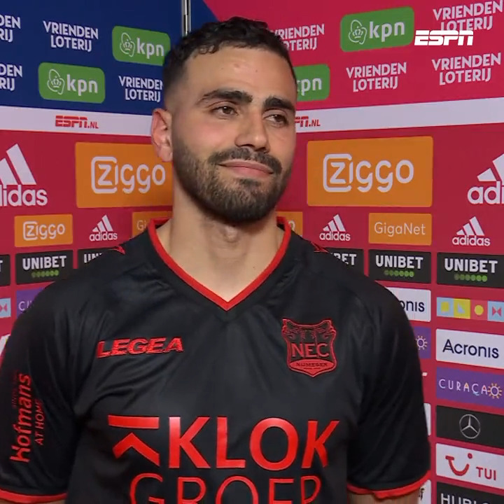 😤 Oussama Tannane is verre van blij met een aantal beslissingen van de arbitrage. "Ik ben Tannane, dus ik krijg ze altijd tegen"