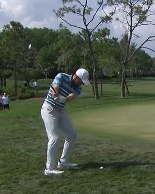 Pure magic 🪄 Jordan Spieth holes out to grab a share of the lead apinv.