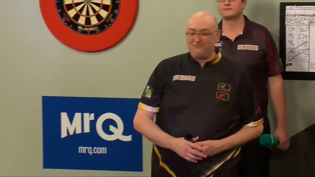 🏆 GLORY FOR GOLDFINGER! 👍 HE HAS DONE IT! Andrew Gilding defeats Michael van Gerwen in a thrilling deciding leg to become the 2023 Cazoo UK Open CHAMPION!! It's a first ever televised title for the 52-year-old, what a moment for Goldfinger!