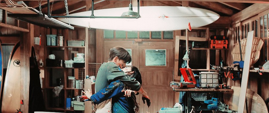 mupi Bang ji chang wook ama neng kim ji won di lovestruck in the city dong 😻saking real kiss scenenya, PDnim ampe khawatir mereka bener2 pacaran.Dimention lagi pas press conference, masuk artikel🤭berasa nonton travelogue pengantin baru deh dramanya. Bang Ichang aja blg plg realistis