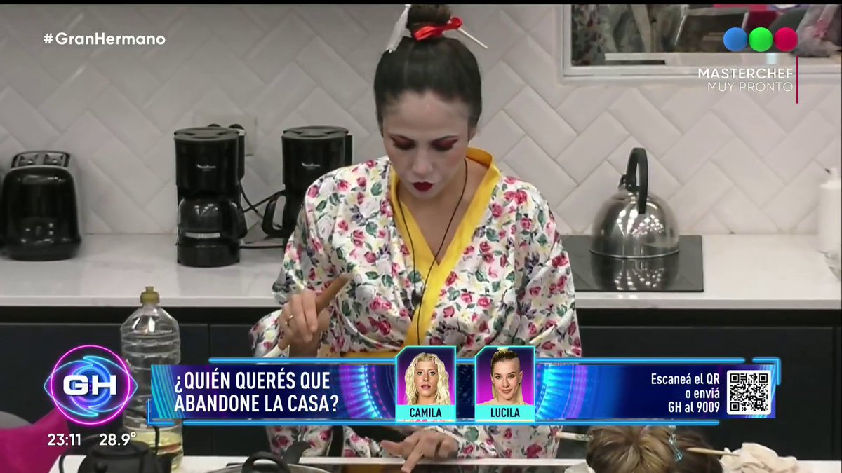 Romina entre el sushi y el huevo frio 👀 Seguí #GH2022 gratis, las 24hs y en vivo por #GranHermano