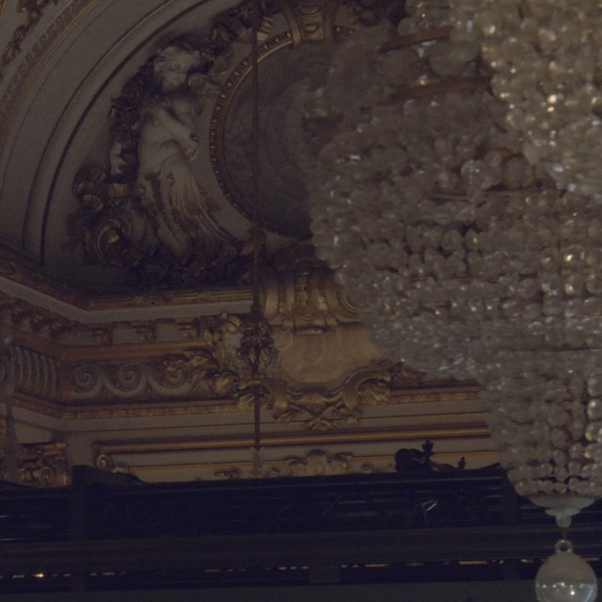 #LVFW23 Contemporary design meets art. Artist #PhilippeParreno contrasts the splendor of the Musée d’Orsay with the geometric lines of the set of Nicolas Ghesquiere's FW23 presentation. Watch the #LouisVuitton show live today at 2:30 pm CET on Twitter or at
