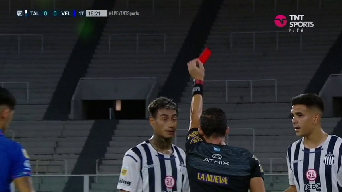 📼 El vídeo muestra como Portillo no lo toca al jugador de Velez y además era claramente afuera, cosa que el árbitro, en primera instancia, quiso obviar. #Talleres
