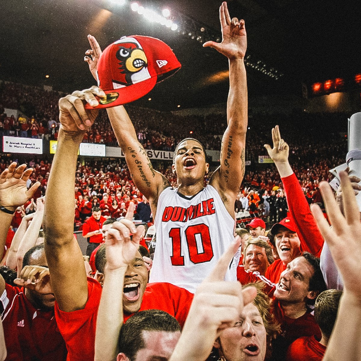 #OTD Mar. 6, 2010 Louisville Men's Basketball upsets #1 Syracuse in the Freedom Hall finale. #GoCards x Commonwealth CU