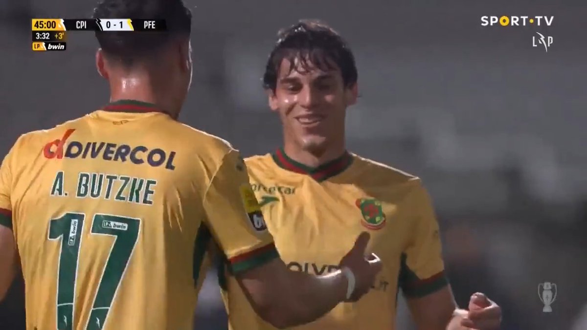 Paulo Bernardo com um GOLAÇO de primeira 🔥 (via VSPORTS)