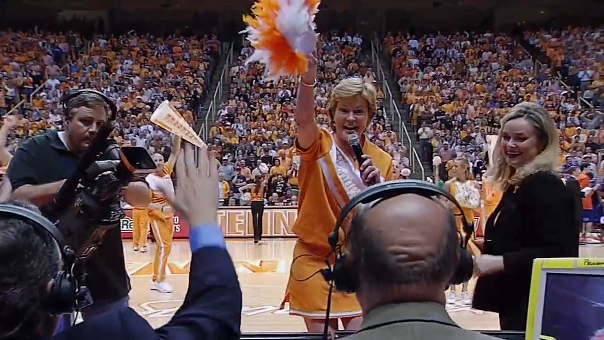 Never forget when the legendary Pat Summitt dressed up as a Tennessee cheerleader and sang Rocky Top 😂