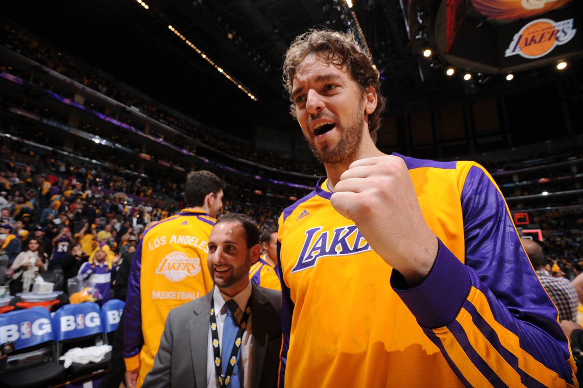 HA LLEGADO EL DÍA. Hoy los Lakers retirarán el dorsal n°16 de Pau Gasol Aquí tenéis sus 10 mejores jugadas como jugador de Los Angeles Lakers #GraciasPau #Gasol16