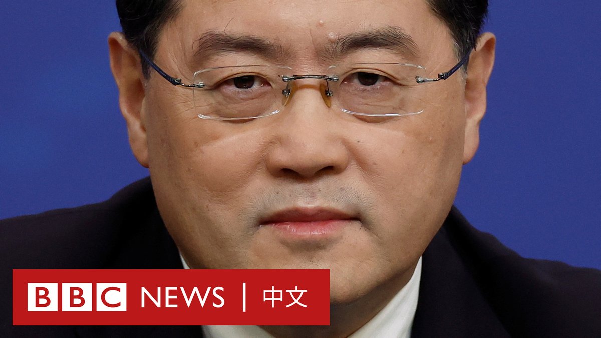 “当豺狼当道，恶狼来袭时，中国的外交官必须‘与狼共舞’。” 中国新外长秦刚首次在“两会”记者会亮相。在持续近两个小时的记者会上，他回答了14个问题。其中涉及近期热点新闻，如中美气球事件、俄罗斯入侵乌克兰、台湾议题、战狼外交等。