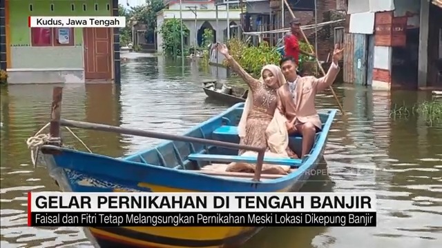 Maha karya Ganjar, dikepung banjir warga Kudus tetap nekat gelar pesta pernikahan.. Buzzer auto mingkem!!