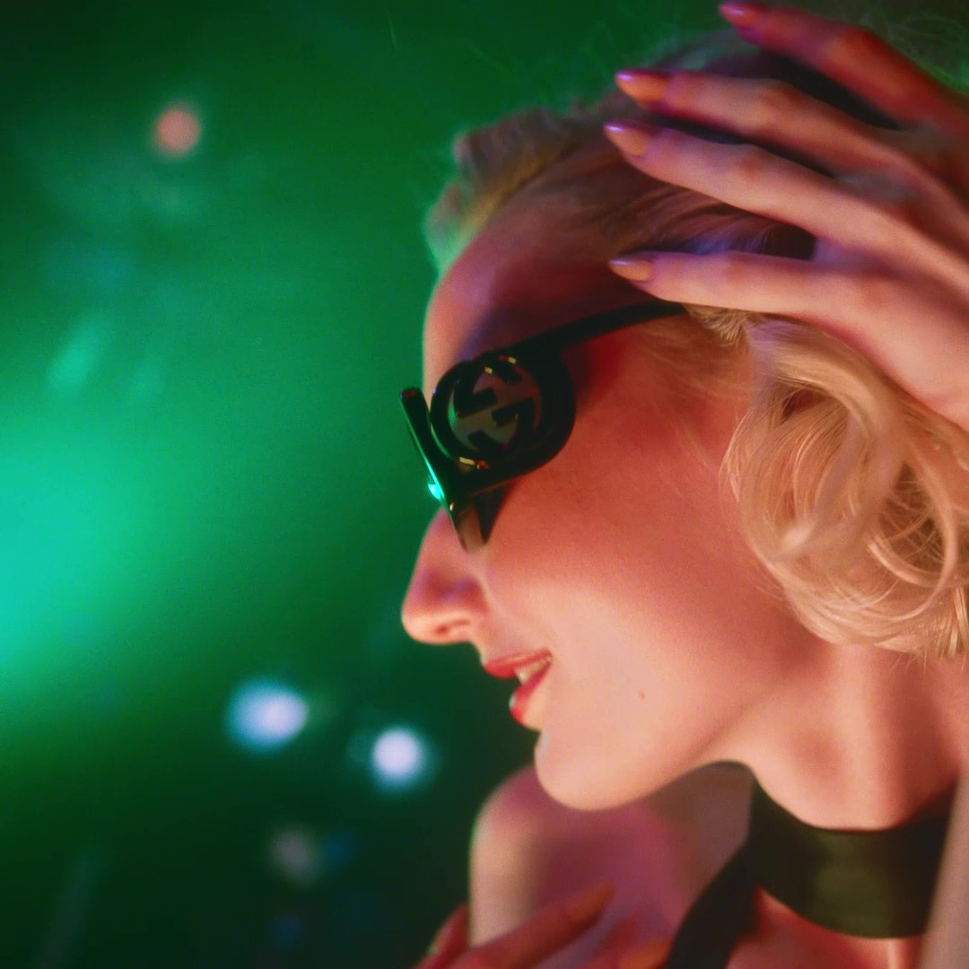 The flashing lights of the dancefloor spotlight the new optical frames and sunglasses from #GucciEyewear in the latest campaign. Discover more Art Director: #Sarah-Jayne Todd Photographer & Director: #BriannaCapozzi