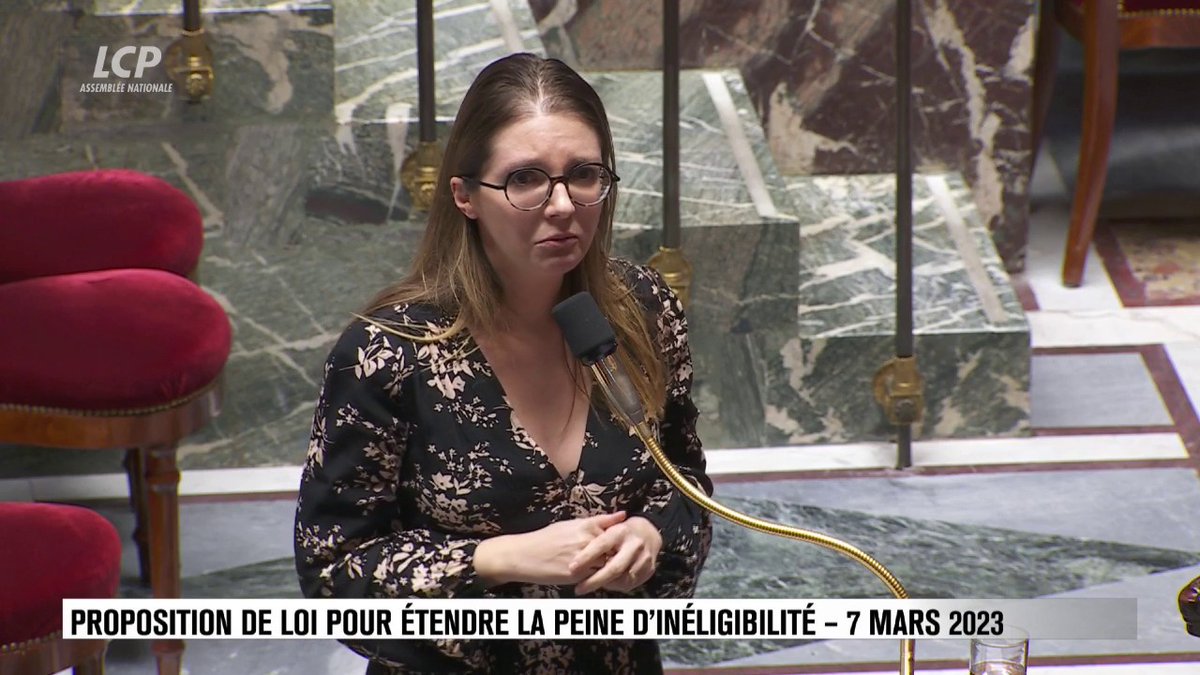 "Je sais de quoi je parle quand je parle des violences conjugales", déclare Aurore Bergé, en réponse aux interpellations l'accusant d'instrumentaliser le sujet à des fins politiciennes. "Je n'entendrai pas une minute de plus que je ne suis pas sincère dans ce combat". #DirectAN