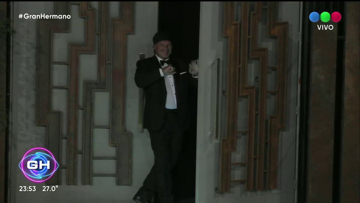 Después de alborotar la casa, así fue la salida triunfal de Alfa 😅 Mirá #GH2022 en #GranHermano