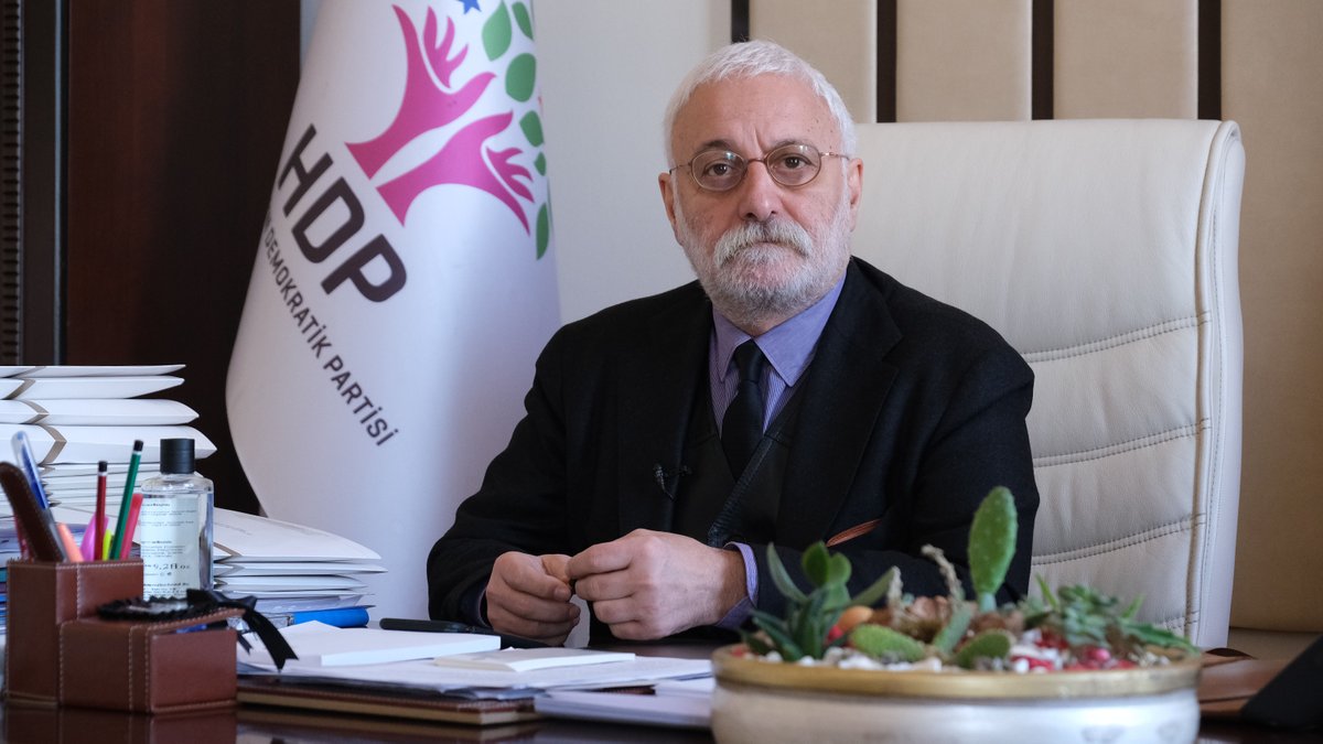 HDP Grup Başkanvekili Saruhan Oluç, HDP’nin olmadığı bir denklemde demokrasinin yolunun açılmayacağını belirterek, “Biz bakanlık koltuğu pazarlığı veya bu gibi şeylerle uğraşan bir parti değiliz. Bugüne kadar böyle bir pazarlığımız olmadı, yarın da böyle bir pazarlık yapmayız”