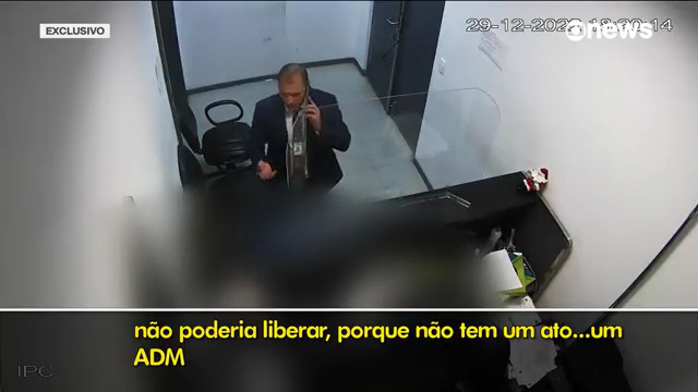EXCLUSIVO: assista aos cinco trechos do vídeo que mostra momento em que o sargento da Marinha Jairo Moreira da Silva, enviado de Bolsonaro, tenta retirar joias do Aeroporto de Guarulhos. #Estúdioi ➡ Assista ao Estúdio i com Andréia Sadi: #GloboNews