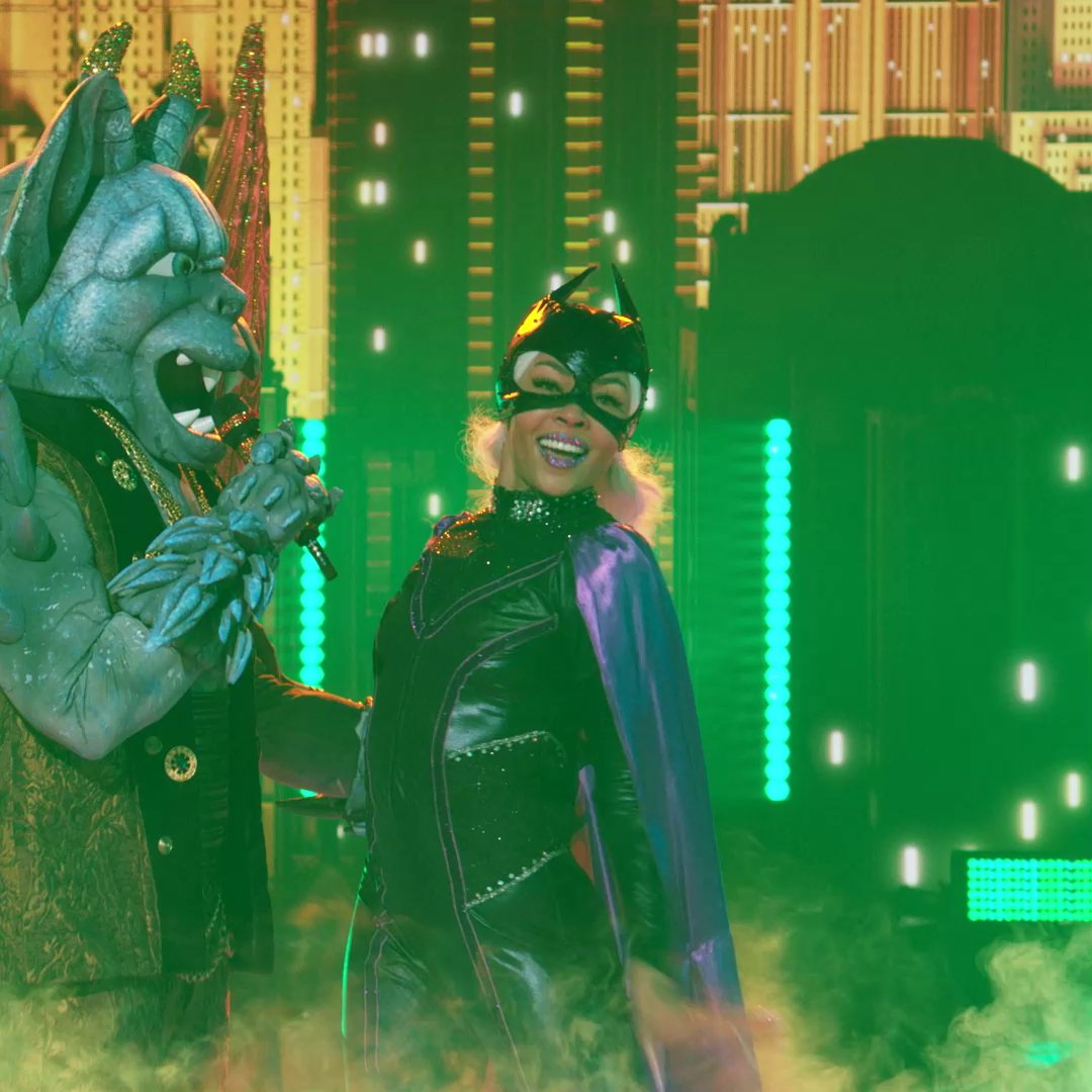 Do you think #GargoyleMask can save the day? 🦸 We’ll find out TONIGHT! 🤩 Tune in at 8/7c on FOX for DC Comics Super Heroes Night. 🥳 #TheMaskedSinger