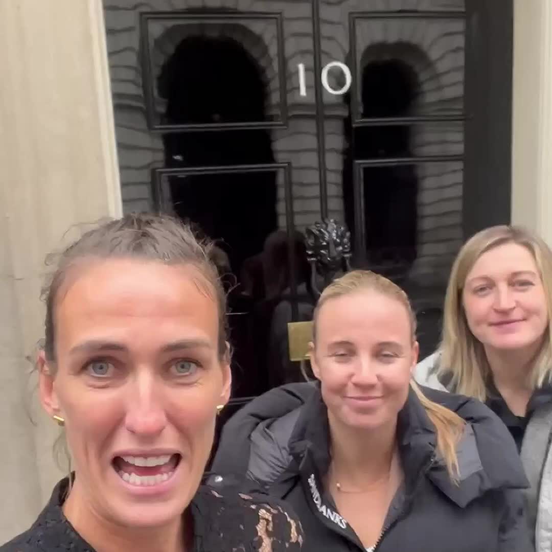 "It's going to change women's sport forever." Jill Scott MBE, Beth Mead MBE and Ellen White representing the squad today at Downing Street. 👊