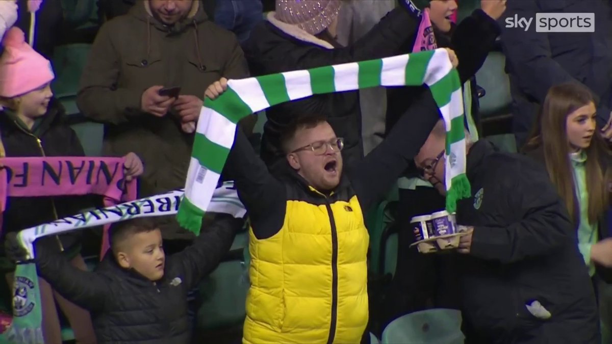 ๐ข Hibs fans pay tribute to executive chairman Ron Gordon with a stirring rendition of Sunshine on Leith.