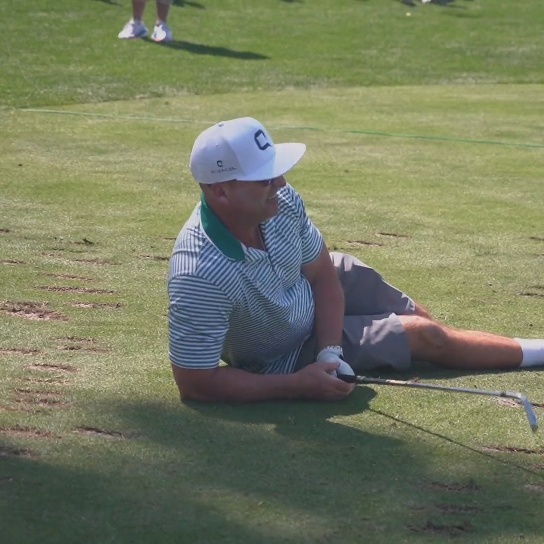 Questionable swing, positive result 😂 Despite falling over, JJ Spaun’s caddie Mark Carens somehow found the green on No. 17 @THEPLAYERSChamp.