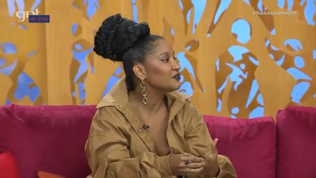 "Eu, quando era pequena, queria ser loira. Eu era sua fã e queria ser paquita da Xuxa. E olhava as paquitas e não me via." Larissa Luz #SaiaJustaNoGNT