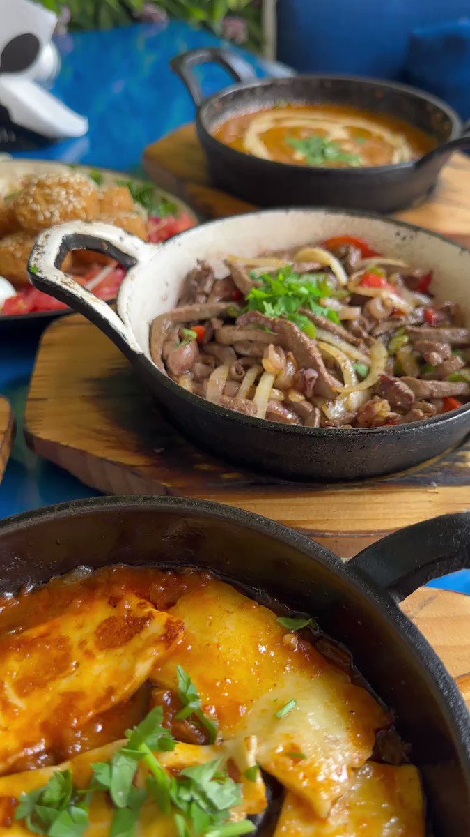 وين الي يدورون مكان فطور لذييذ؟ تعالو أعلمكم وين تفطرون بالرياض😌 مطعم خبز ونواشف✨ من مطاعم الفطور المميزة بفطور شعبي لذيذ وأجواء جميلة☀️ والحلو انهم يفتحون بدري بعد صلاة الفجر👌🏻 هادي ورايق وبدون موسيقى💛 عندهم بوكسات ساندوتشات مناسبة لفطور العمل أو المجموعات