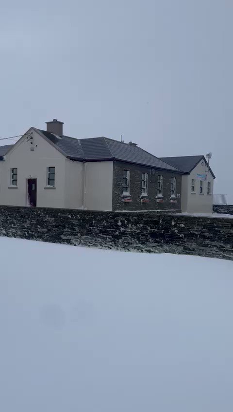 Lovely snowy morning at Rockmount. Co. Clare #sneachta #snow ❄️🌨️☃️☃️ Video courtesy of Cathal McMahan