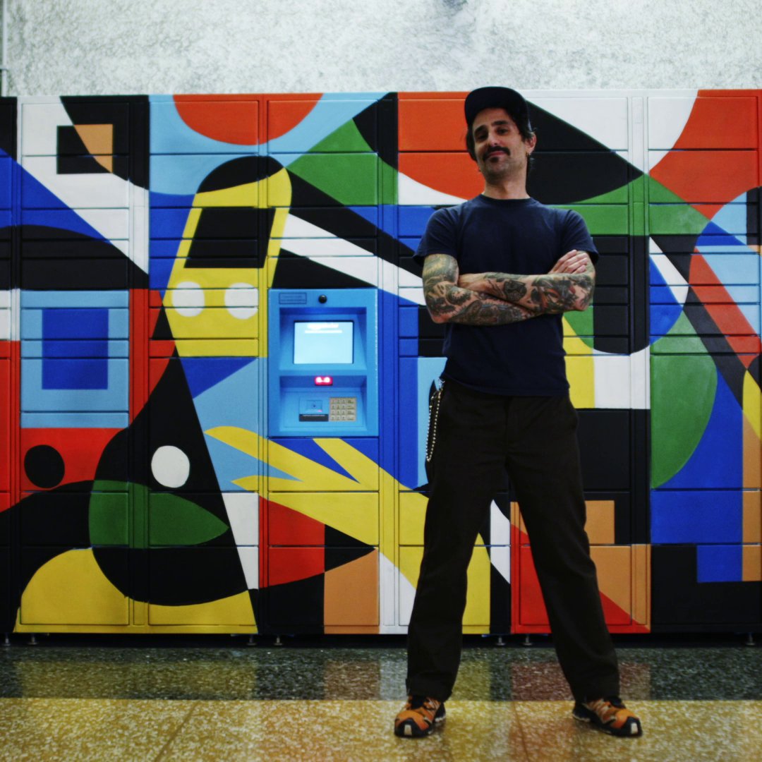 Our middle school selves would be envious of THIS Amazon Locker art. 🖌️ 🎨 Italian street artist Luca Font customized Amazon Lockers at the Termini subway stop in Rome, and it’s bellissimo! 😍 👌 Customers can not only enjoy this beauty, but easily pick up their Amazon orders.