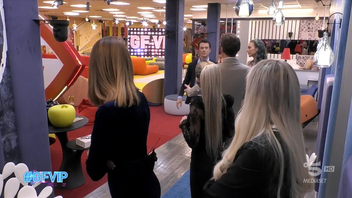 È successo: la Porta Rossa si chiude alle spalle di Edoardo. #GFVIP