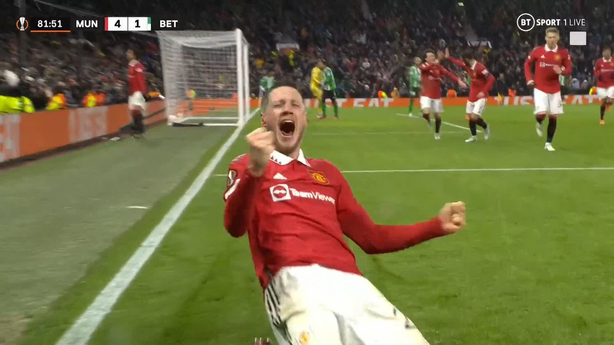Wout Weghorst scores his first goal at Old Trafford for Man Utd! ⚽ Look what it means! 😍 #UEL