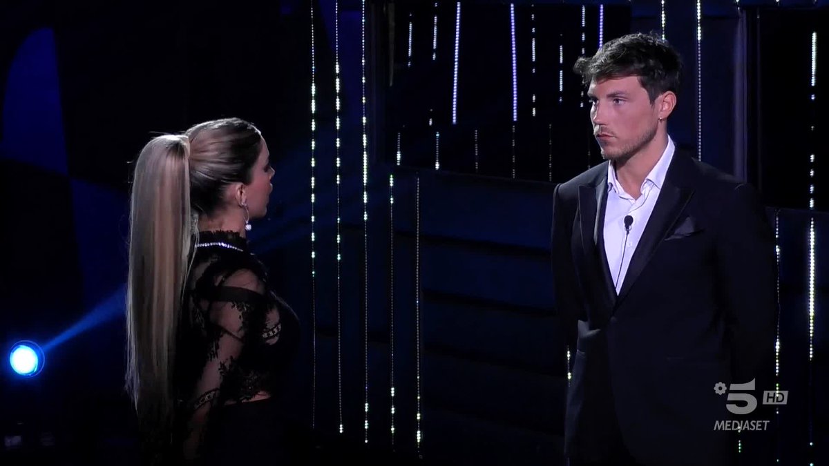 Faccia a faccia tra Oriana e Daniele... tra loro la tensione nelle ultime ore è stata particolarmente alta. #GFVIP