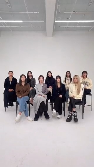 Ready to set you free? 지금 틱톡에서 트와이스와 함께 자유로워질 시간🎶 Now time to be free with TWICE on TikTok🎶 📌Listen "READY TO BE" Here🗝 #TWICE #트와이스 #READYTOBE #SETMEFREE