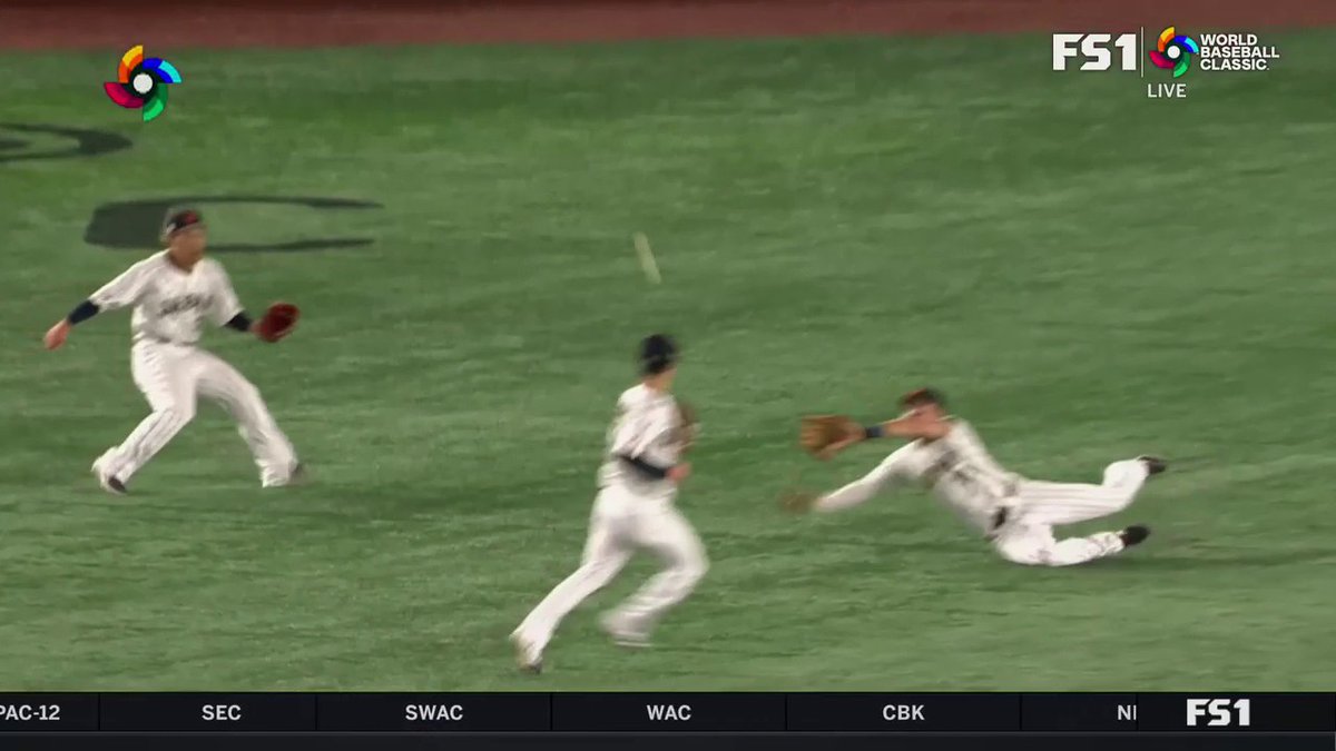 Lars Nootbaar!! GO HEAD! Fantastic catch in CF for Japan! 📺: WBC on FS1