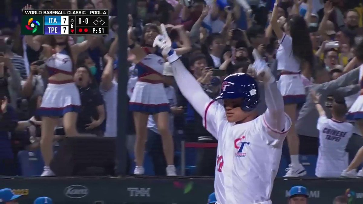 THIS GAME IS TIED!! GONE! What a moment for Yu Chang! 📺: WBC on Tubi