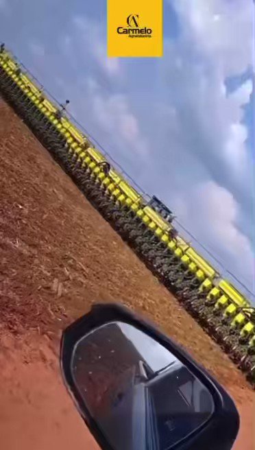 72-row planter This tandem header is made for 6 x 50cm 12-row planters. So far the biggest configuration ever made by Carmelo metallurgy located in Dourados. This planter is working in western Bahia state. #OAgroNãoPara #Agro never stops #Brazil🇧🇷