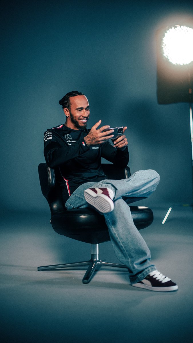 When you're on a photoshoot but you've got a Monopoly game to win 😁👏