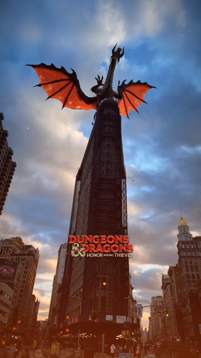 Now THIS is Big Dragon Energy. 🐉⚔️ Dungeons & Dragons Movie has taken over the Flatiron Building in New York with a dragon and an owlbear using AR Landmarker Lens technology.