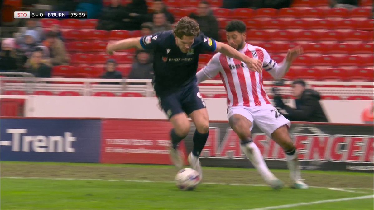STOP THAT, JOSH LAURENT 😮💨🔥 Stoke City are rampant! 😮