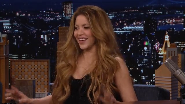 .Shakira canโt help herself when she hears a good beat! #FallonTonight